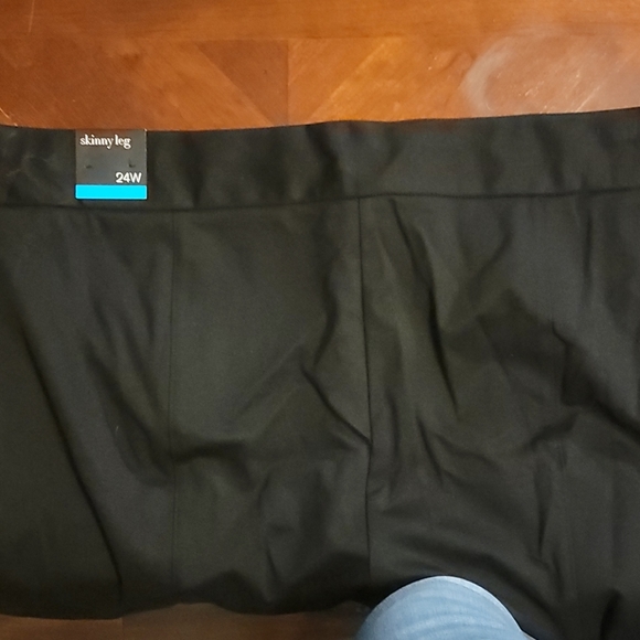 NWT Alfani Black Skinny Leg Trousers - Size 24W - Picture 3 of 5